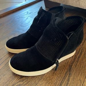 Size 9 black wedges